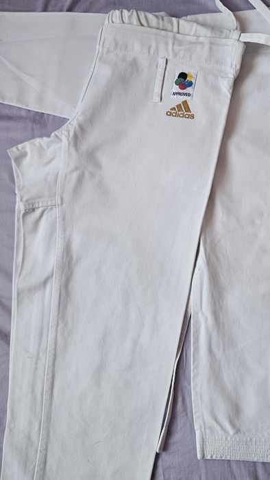 Кимоно за карате adidas WKF Approved – КАТА, златна серия, 160 см