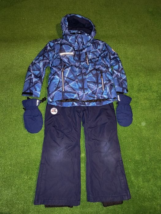 Costum sporturi de iarna