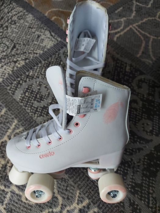 Ролкови кънки и каска