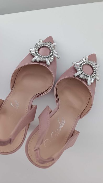 Пролетни елегантни обувки на ток