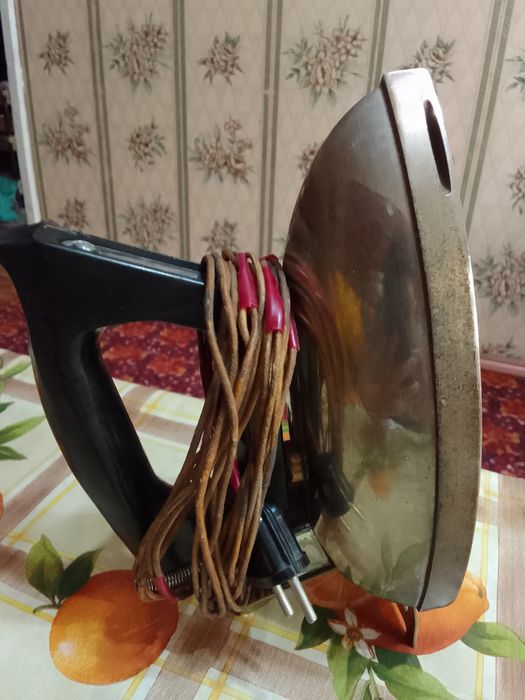 Продам утюг 1953г выпуска.