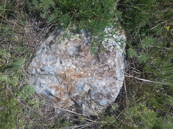 Месторождение пестрокрасного мрамора