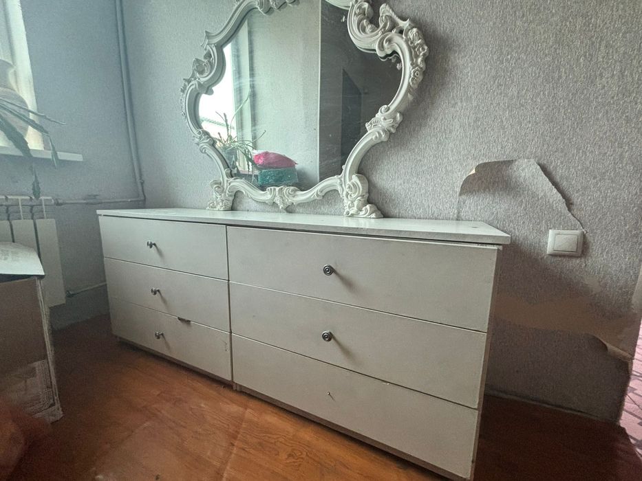 Продаю старинный комод