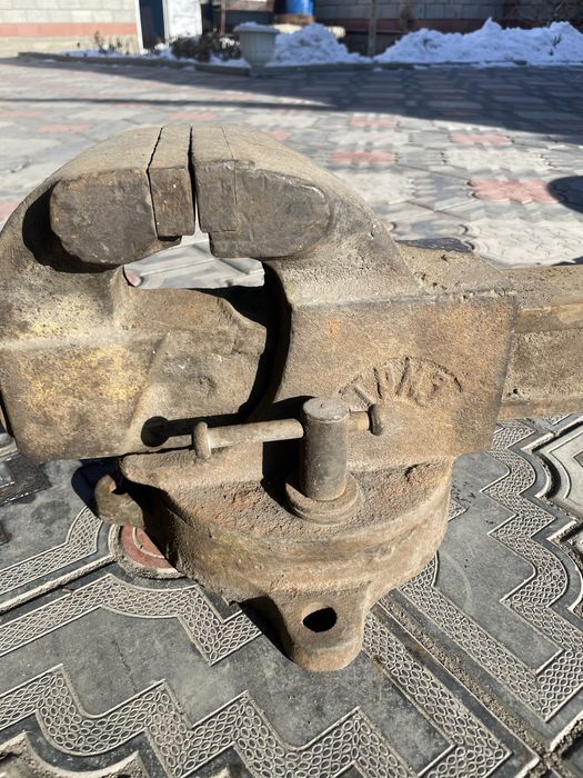 Тиски советские большие