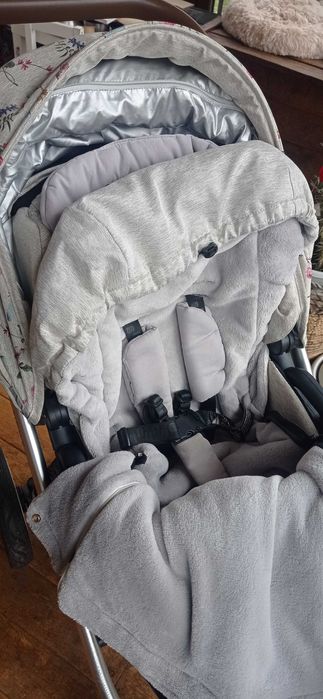 Много запазена Бебешка количка с два коша Espiro next