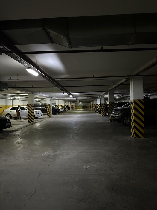 Парковочное место в паркинге