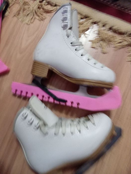 Коньки фигурные на девочку