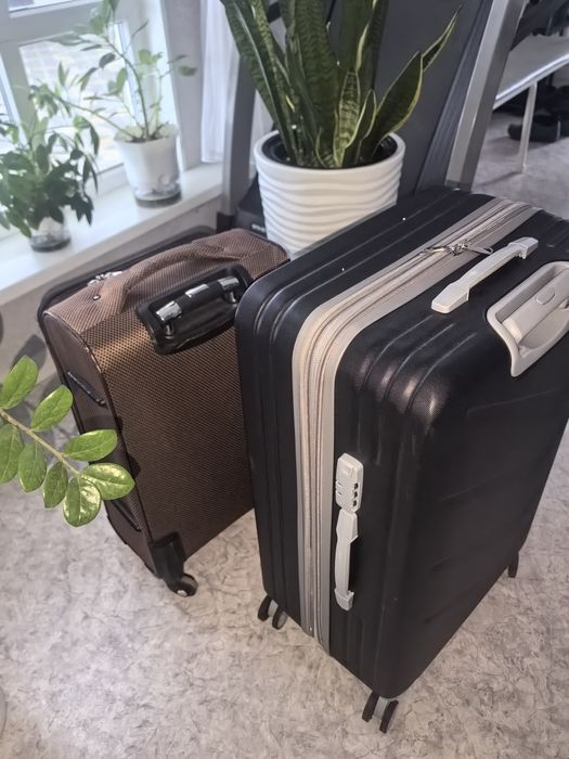 Чемоданы продаю.