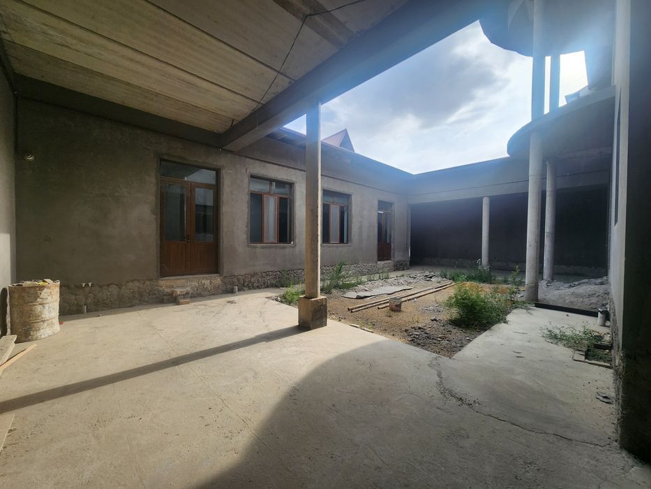 Тошкент шахар, Янги хаёт туманида жойлашган. 2 каватли уй