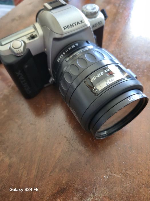 Vând aparat foto SLR  PENTAX  MZ-50 funcțional ca nou