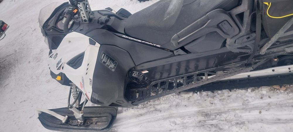 Продам снегоход BRP LYNX RANGER 49 600 E-tec