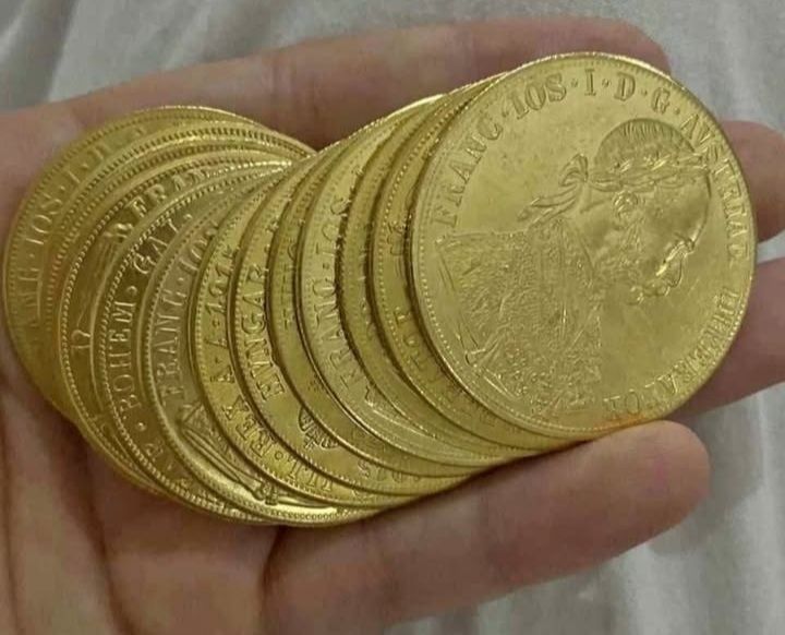 Vand monede suflate cu aur de 24k