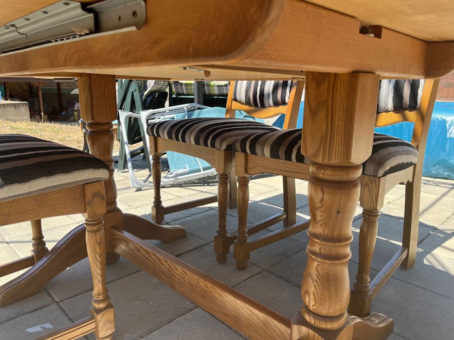 Трапезна маса  със четири стола