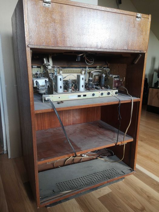 Радио грамофон "Респром" музикален шкаф