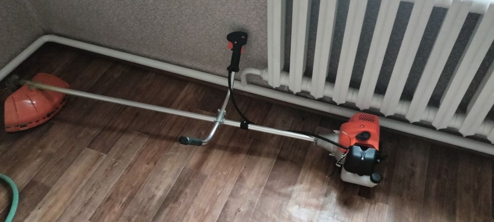 Продам триммер бензиновый