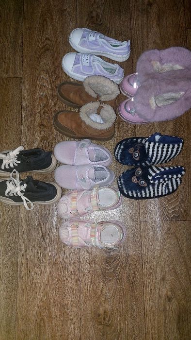Продаётся обувь на девочку