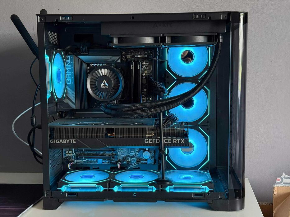 Vând PC Gaming + Monitor 360Hz + Mouse + Tastatură | RTX 4080 SUPER | Ryzen 7 7800X3D | 32GB DDR5
