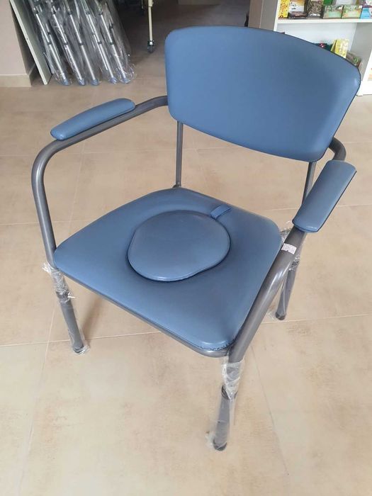 Тоалетен стол с кожена седалка-регулируем №8005