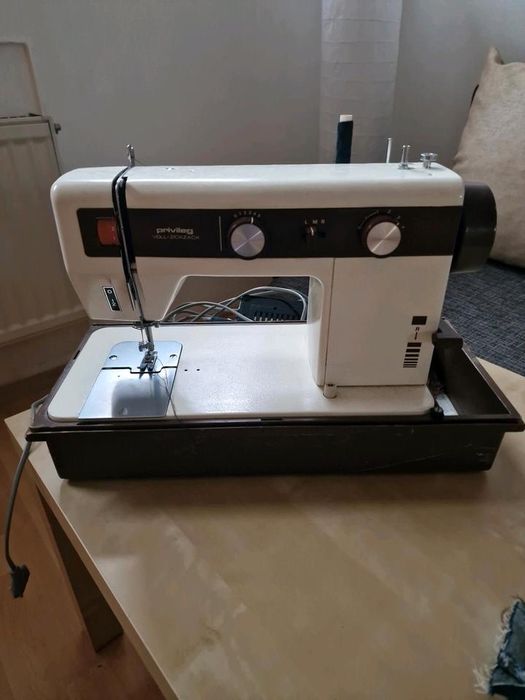 Masina de cusut privileg voll zickzack