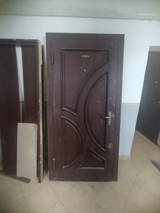 Temir eshik sotiladi