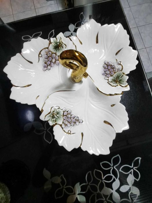 Продам менажницу почти новая