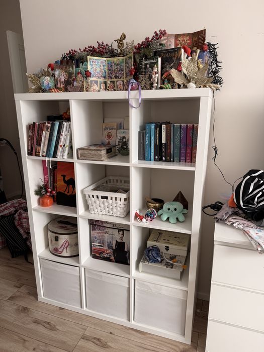 Стеллаж Икеа - полки для книг