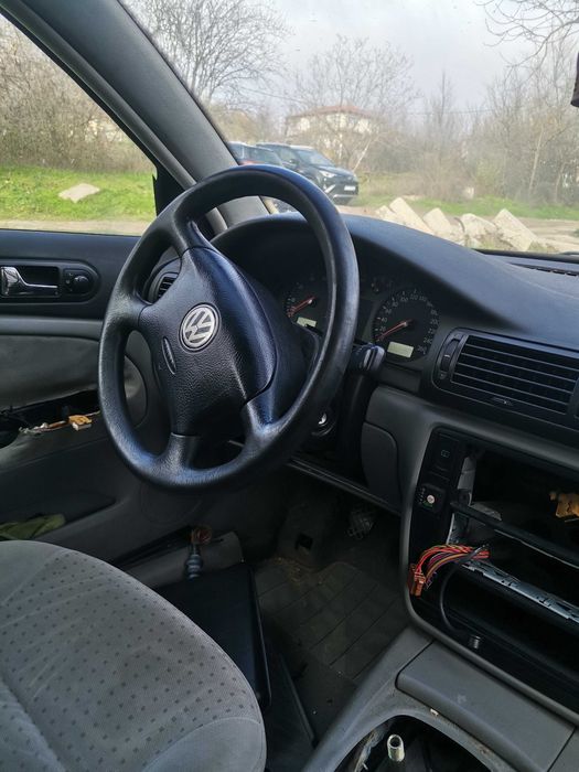 Пасат Б5 ,1.6л 1998 г на части  почти всичко е налично