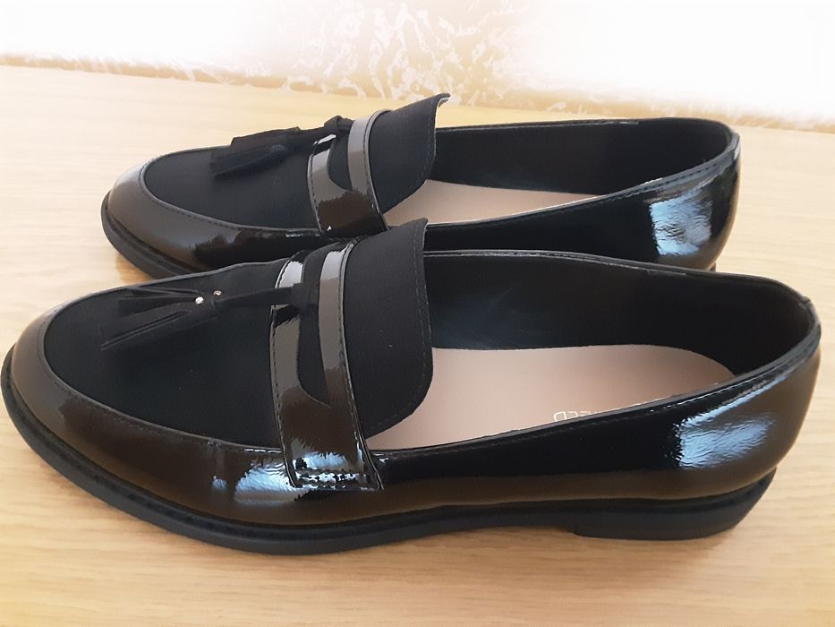 Дамски затворени обувки и чехли