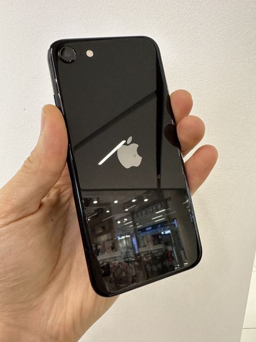 Продам iphone se 2020