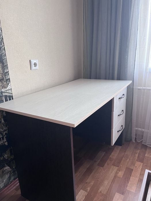 Письменный стол