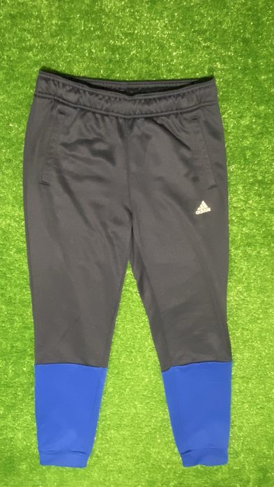 Анцунг Addidas.