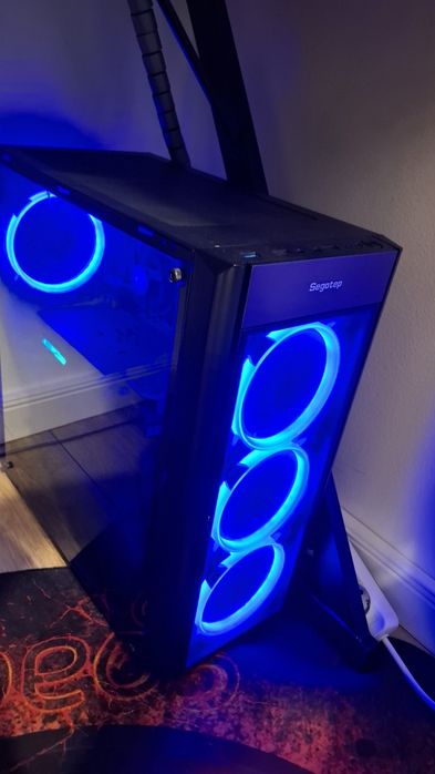 Vând set PC,birou ,monitor si scaun