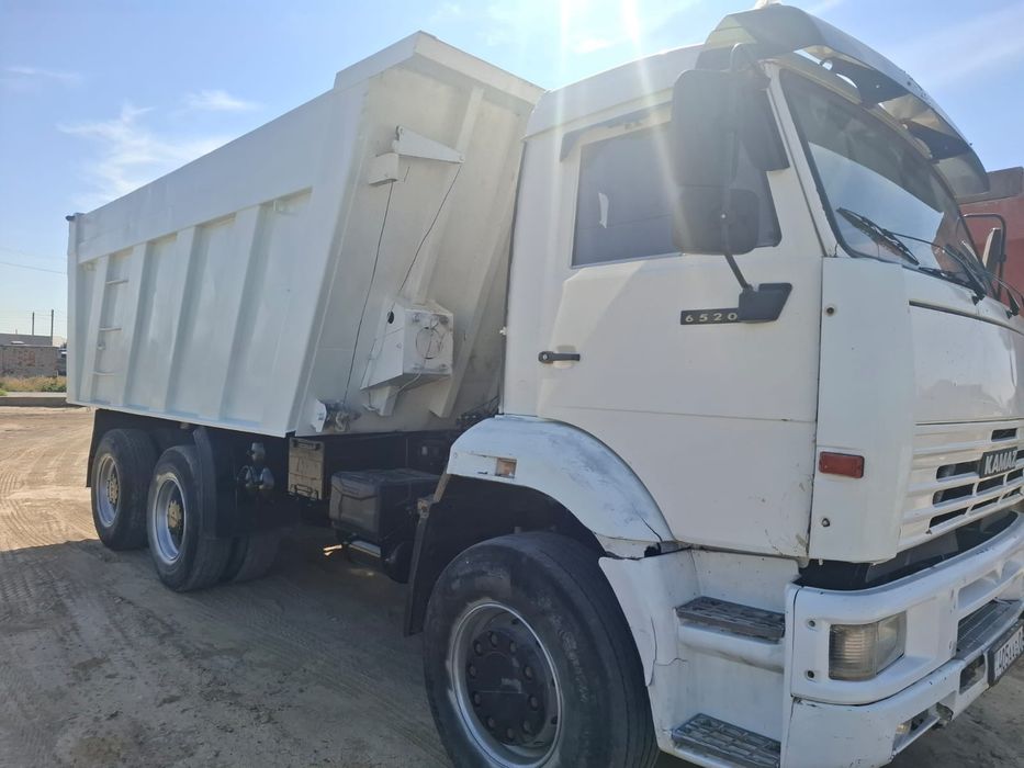 КаМАЗ самосвал белый