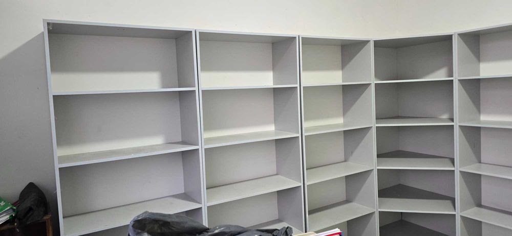 Дуконга мебель сотилади.