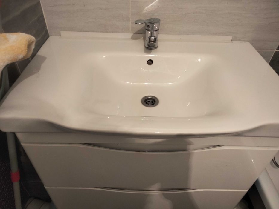 Продам раковину с полками