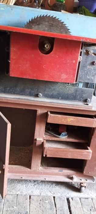 Домашна универсална дървообработваща машина