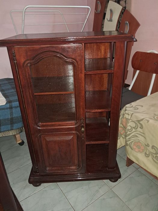 Шкафчета два броя