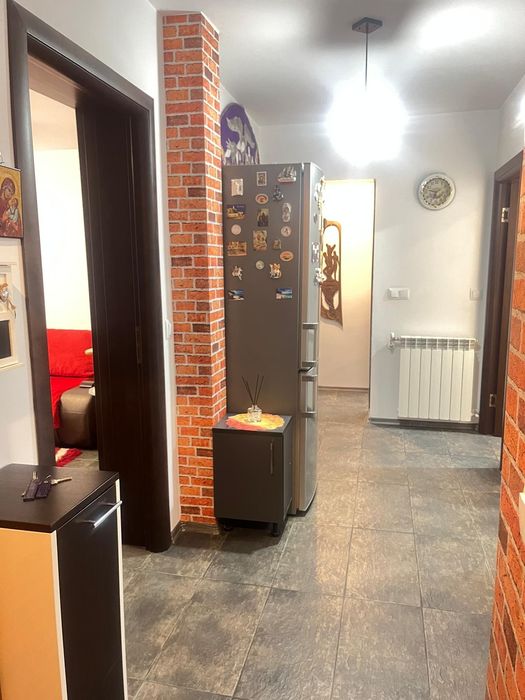 Apartament cu 3 camere , zona Crișan