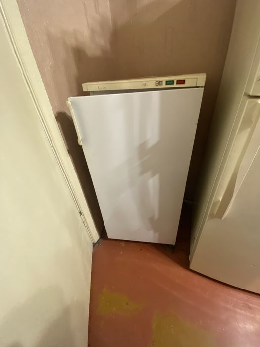 Продам морозильный холодильник