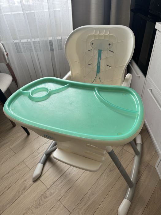Продам стульчик для комления Joie mimzy 360