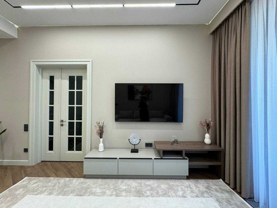 4в3-комн. квартира 90 м², Ц-5, 2/4, дорогой ремонт