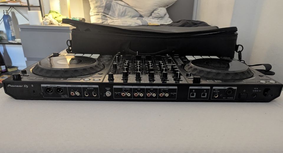 DDJ-1000 Pioneer DJ контролер + калъф за носене