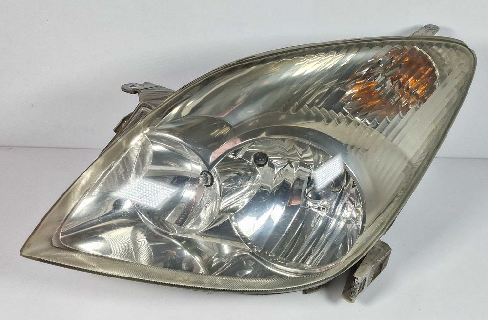 Ляв Фар Toyota Corolla Verso Тойота Корола Версо 2000-2004