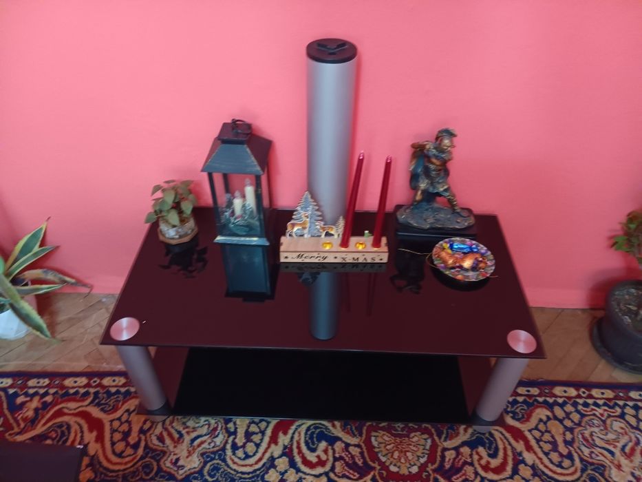 Стъклена маса за телевизор