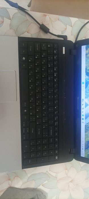 Packard Bell 15.6 (дочка бренда Acer).