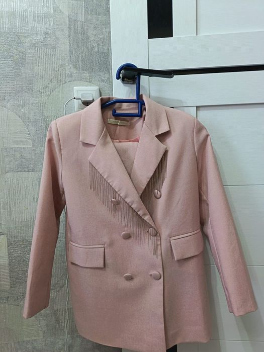 Продаётся костюм