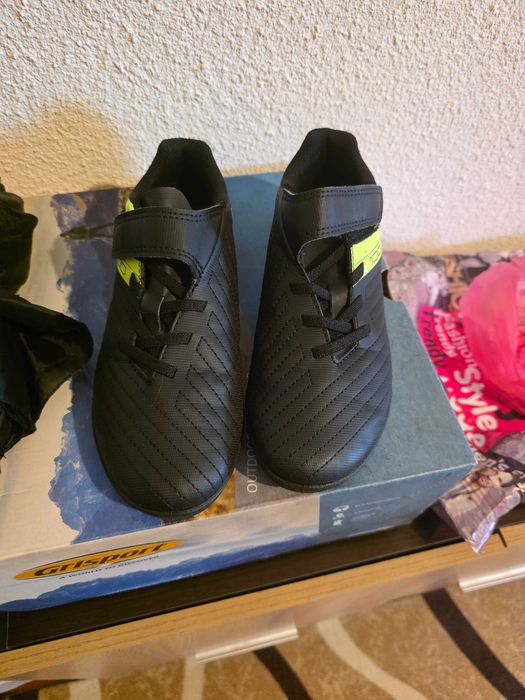 Детски обувки за футбол