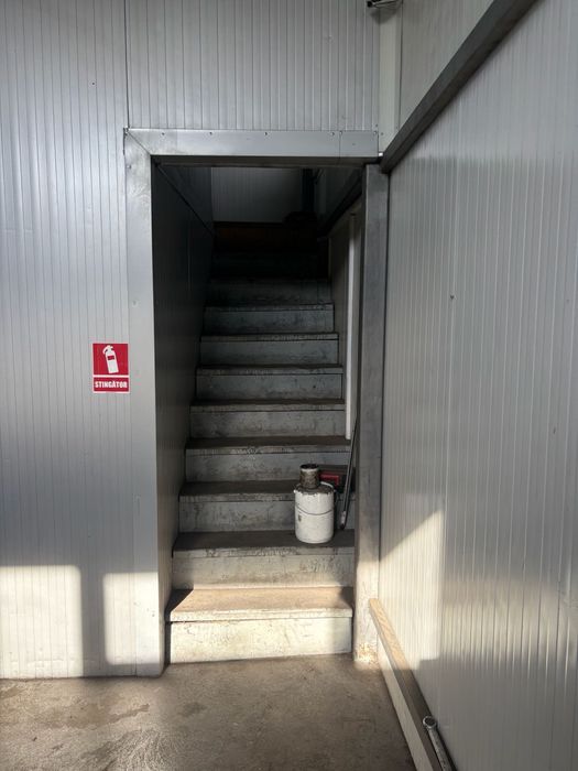 Inchiere hala metalica