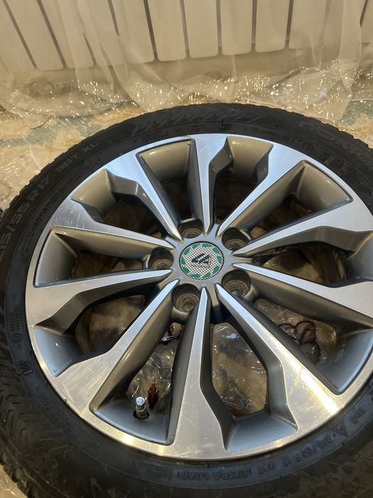 Продам диски с шинами на R17