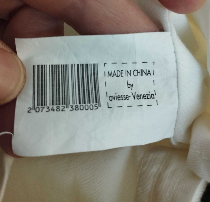Jacheta femei italiana alba bumbac 100%, captusita, cu catarame si nasturi maro, marimea 44